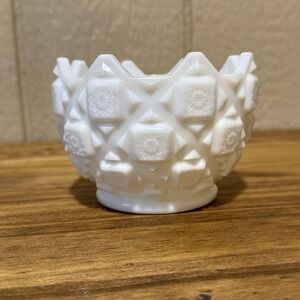 Vintage Westmoreland Quilted Hobstar Pattern Candy Dish‎